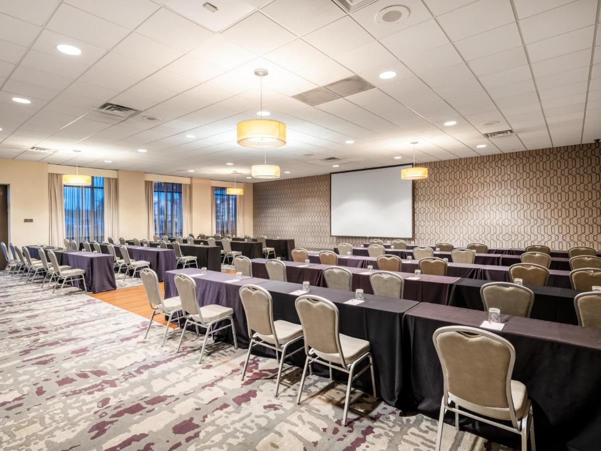 Отель Crowne Plaza Milwaukee South By Ihg Экстерьер фото